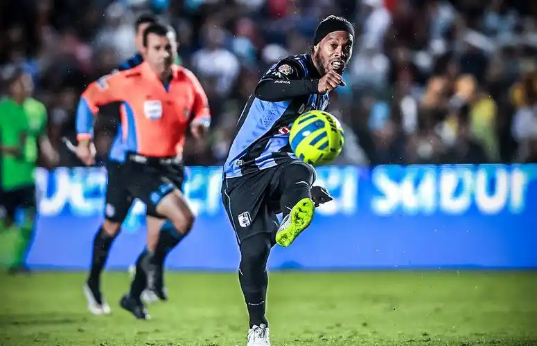 的球迷和行 的球迷和行